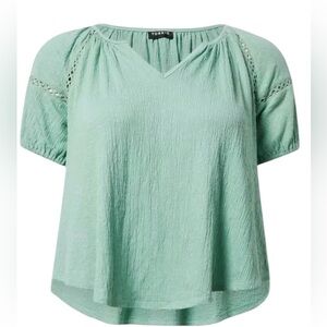 *NWT* Torrid Knit Gauze Notch Neck Crochet
Detail Short Sleeve Top Size Medium